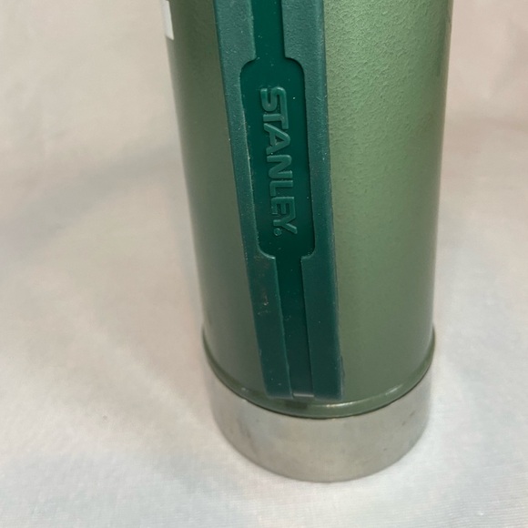 Green Stanley Classic Vacuum Thermos Bottle Insulated 1.1 Qt 1L Stainless Steel - Picture 5 of 9